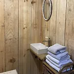 Le Logis De La Grange Aux De L'etang Des Noues, Lejlighedshotel