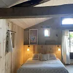 Le Logis De La Grange Aux De L'etang Des Noues, Lejlighedshotel *