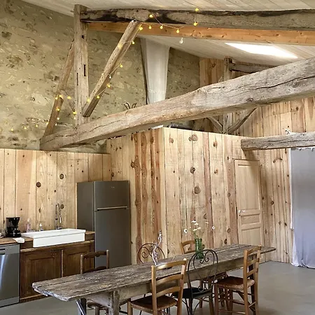 Le Logis De La Grange Aux De L'etang Des Noues, Apartmanhotel Cholet