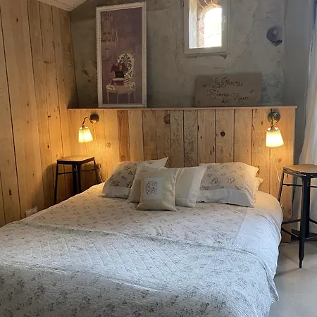 Le Logis De La Grange Aux De L'etang Des Noues, Lejlighedshotel