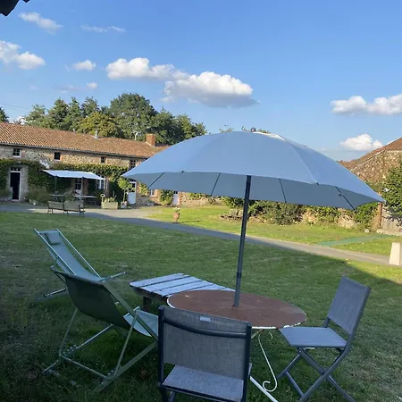 Le Logis De La Grange Aux De L'etang Des Noues, Lejlighedshotel Cholet