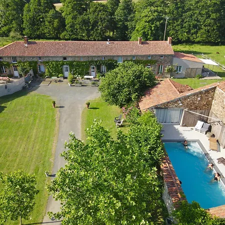 Le Logis De La Grange Aux De L'etang Des Noues, Apartahotel