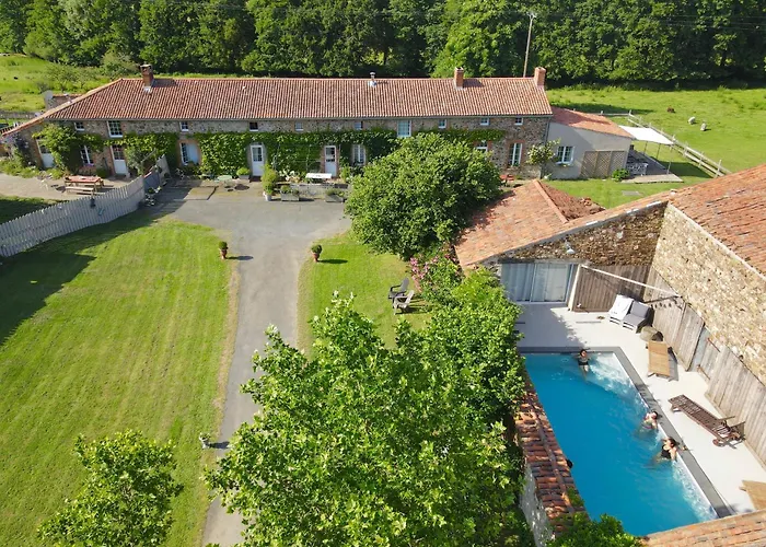 Le Logis De La Grange Aux De L'etang Des Noues, Aparthotel